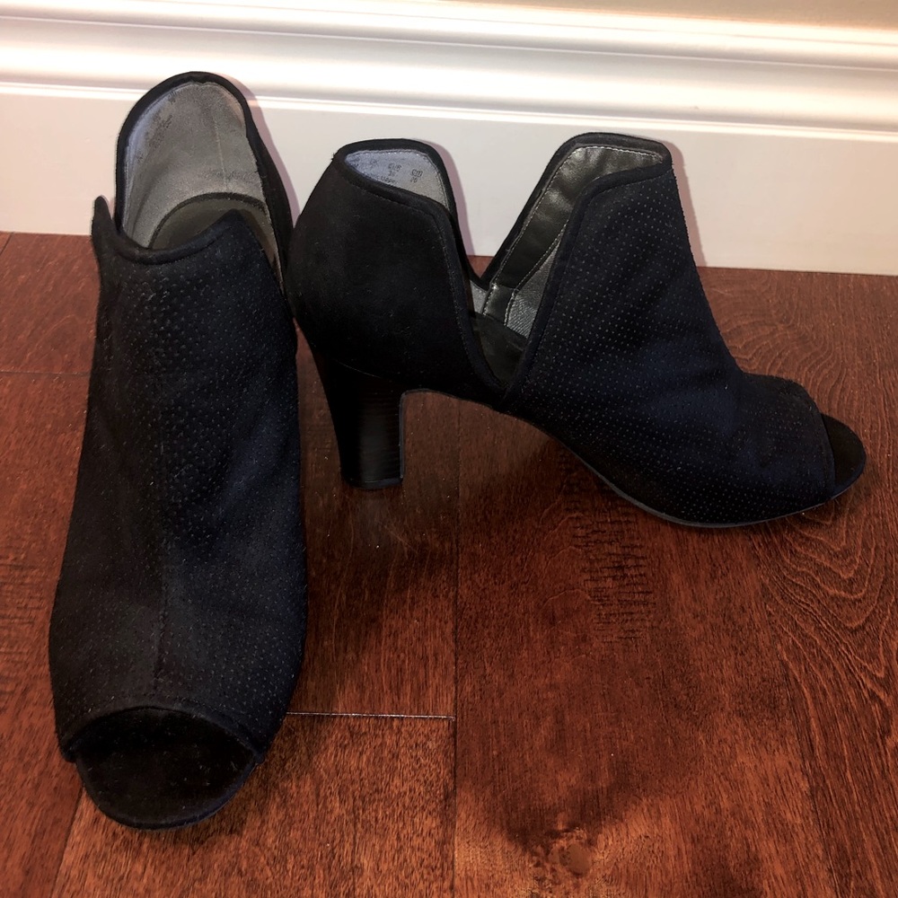 Life Stride Ankle Peep Toe Heels